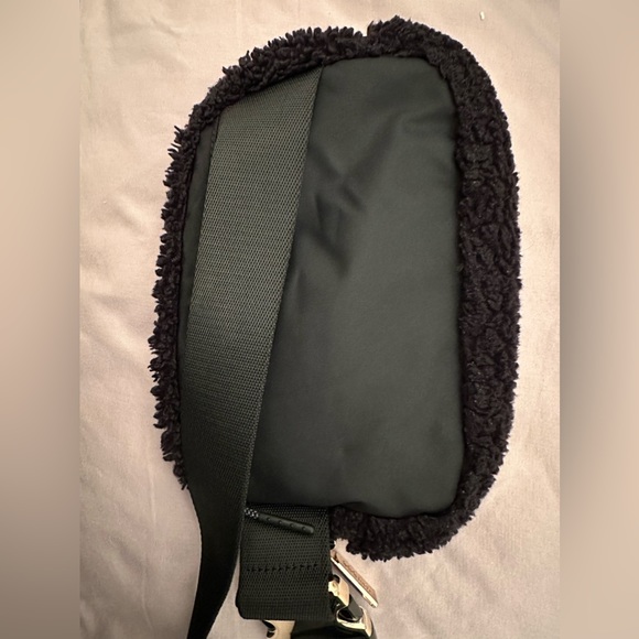 Lululemon Teddy Belt Bag - Black - Picture 4 of 5